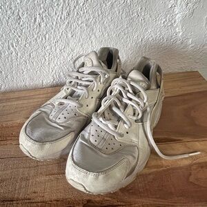 Nike mono white huaraches